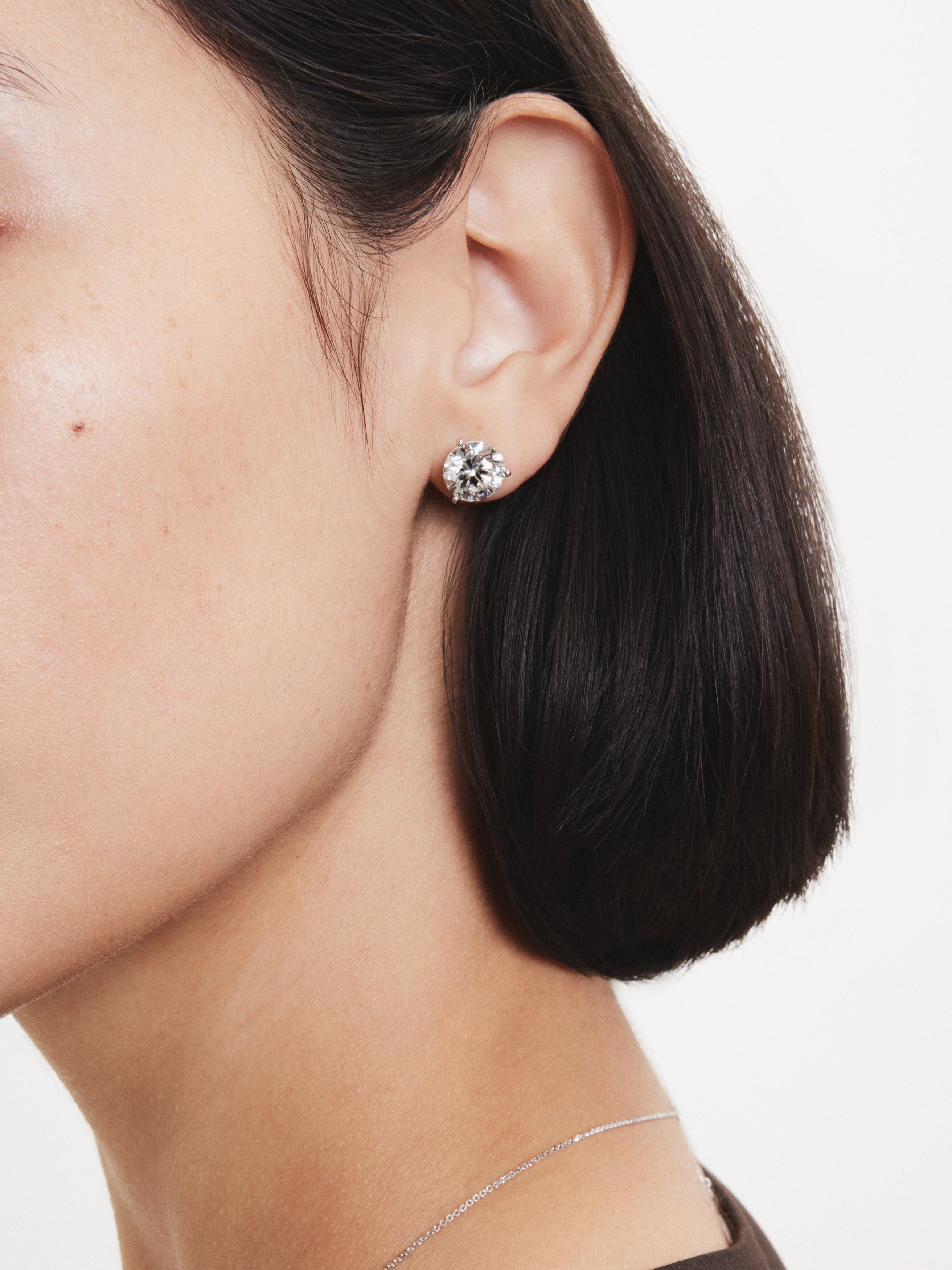 The Round Brilliant Solitaire Studs